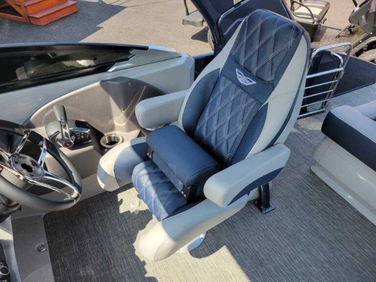 2025 Bennington 25RXSBWA - ESP - Arch - Windshield - Owner Demo US-ETWR6587F425 [photo 57]